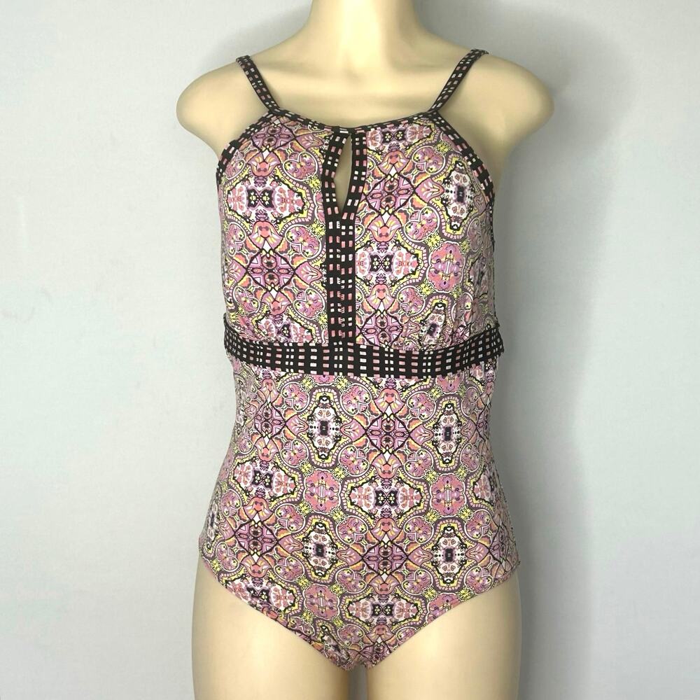 Lands’ End Women’s 10 One Piece Swimsuit Pink Paisley Keyhole neck vacation